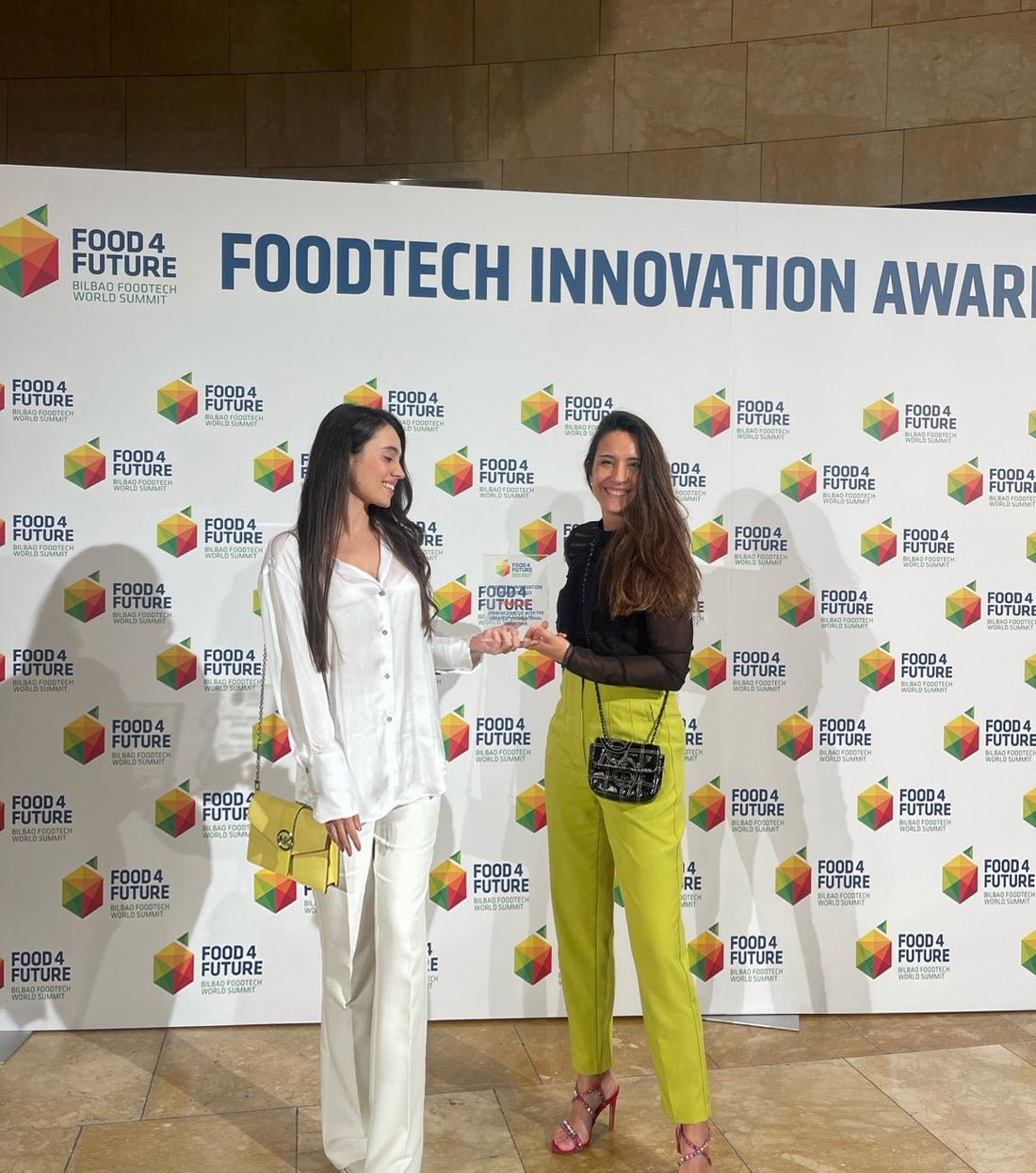 ¡FINALISTAS! en los PREMIOS Food 4 Future - Yuït